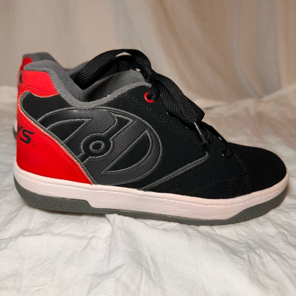 HEELYS Propel 2.0 Youth 5 Black Grey Skate Shoes With Wheels Sneakers